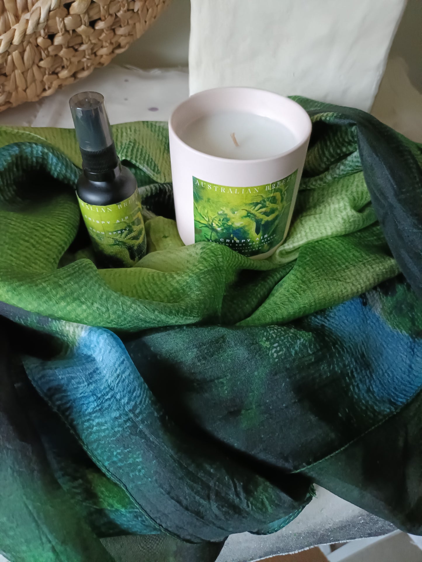 Crispy Air Gift Set – Scarf, Candle & Room Spray