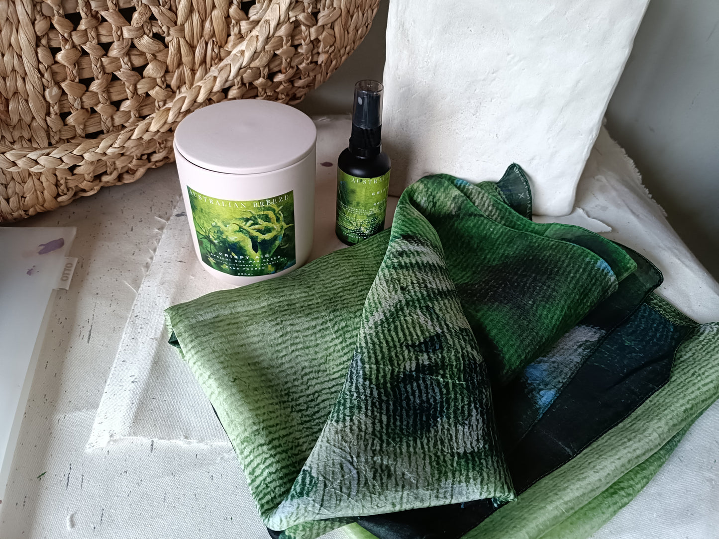Crispy Air Gift Set – Scarf, Candle & Room Spray