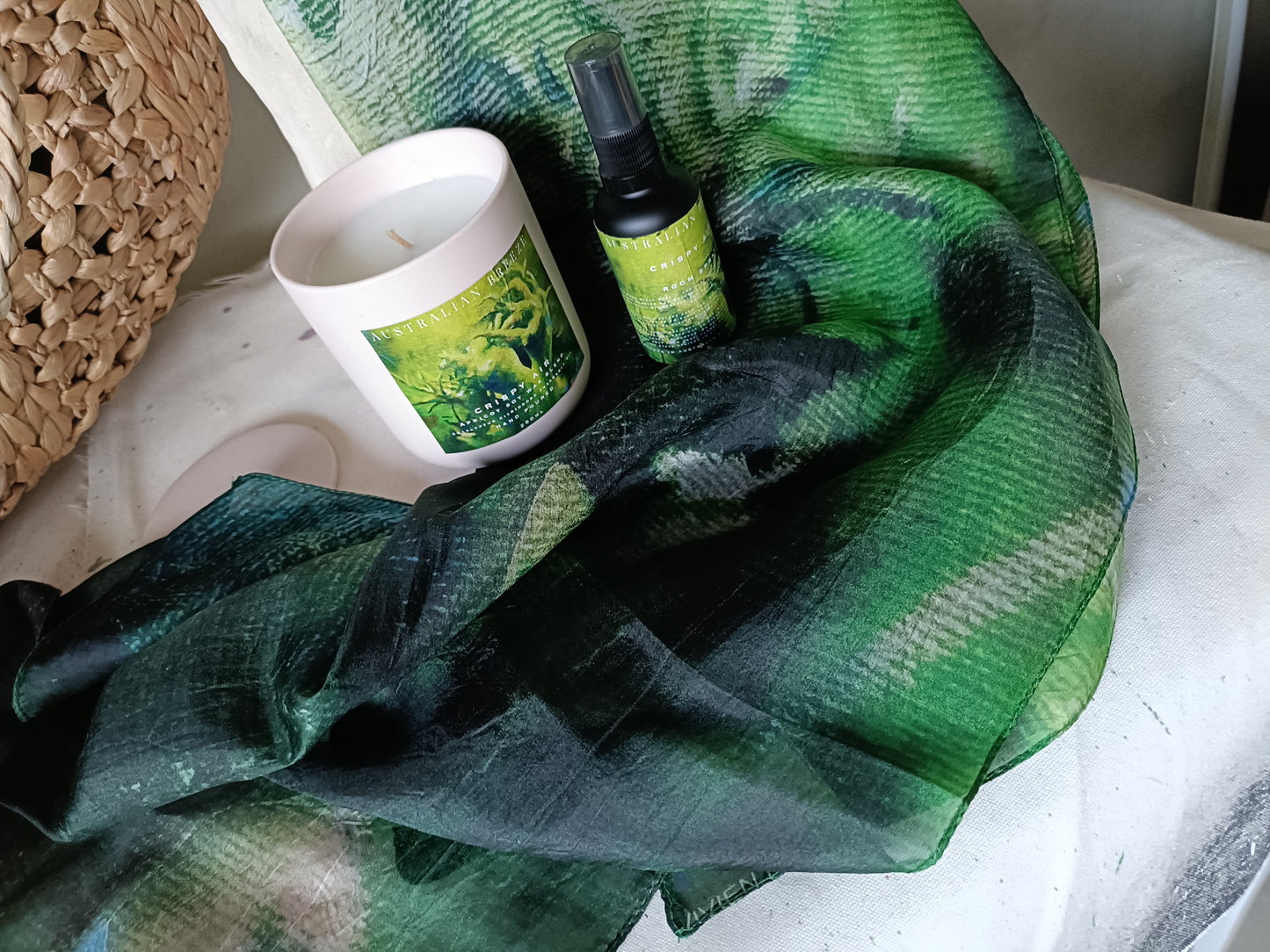 Crispy Air Gift Set – Scarf, Candle & Room Spray
