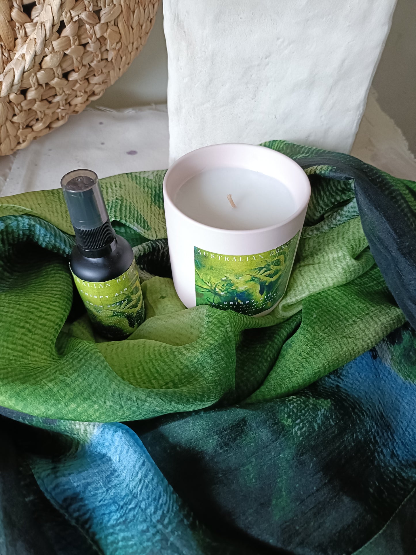 Crispy Air Gift Set – Scarf, Candle & Room Spray